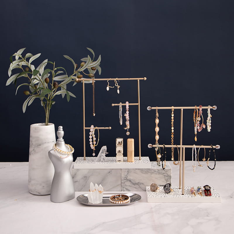 Schmuckregal mit Sockel